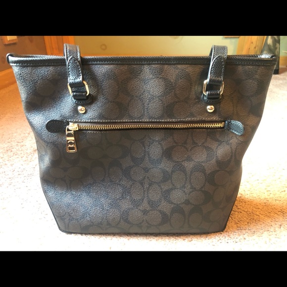 Coach zip tote shoulder bag ⭐️SOLD⭐️ - Picture 3 of 8